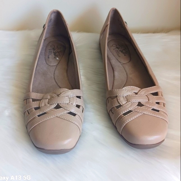 Life Stride Shoes - Life Stride Women's Beige  Diverse Cushioned Footbed Square Toe Flats Sz 10M
